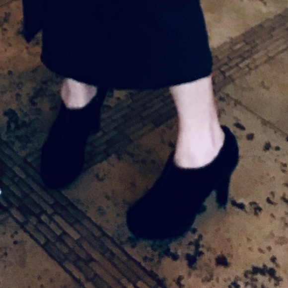 Me Too Women’s Suede Leather Ankle Zip Platform Heel Booties - Picture 2 of 16